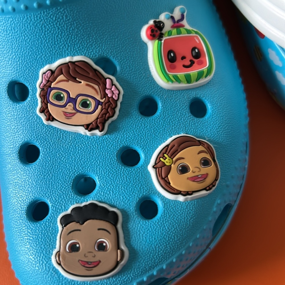 Cocomelon Toddler Kids‎ Classic Crocs with Back Strap Size 10 - Picture 9 of 9